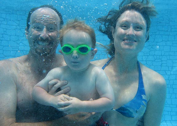 underwaterfamily.jpg